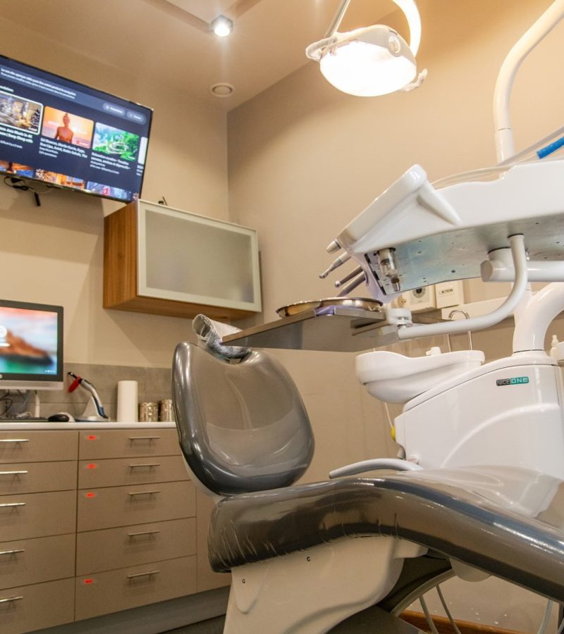 Fauteuil de chirurgie dentaire au Cabinet dentaire Naoufel Dental Center à Constantine en Algérie